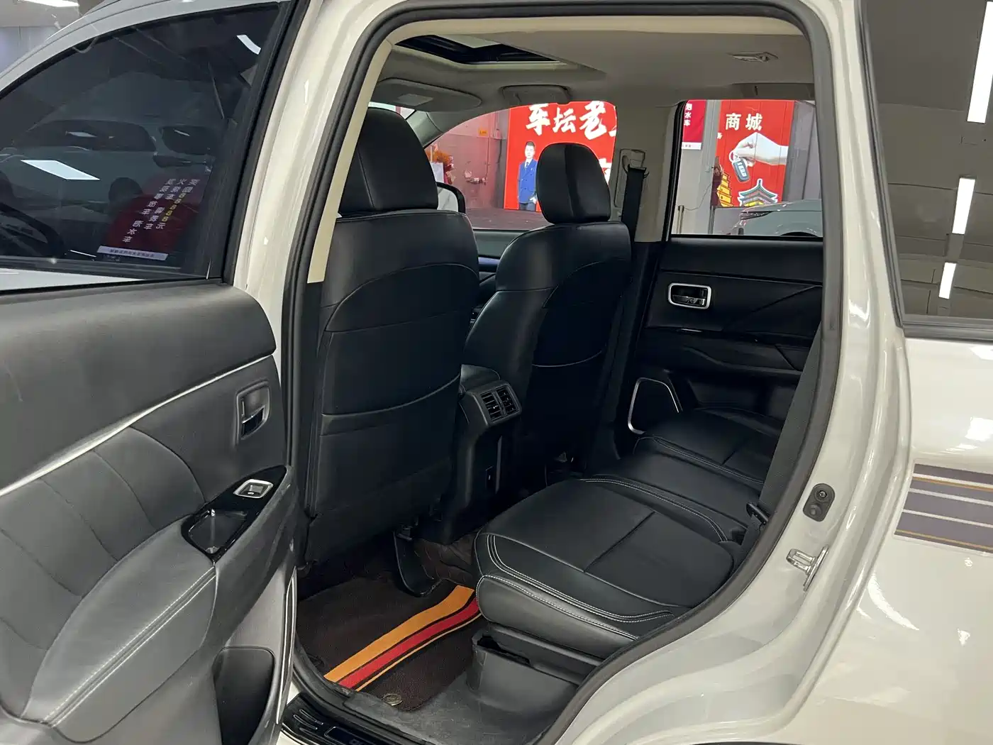Mitsubishi Outlander 2020 2.0L 2WD Premium 5-seater фото 16