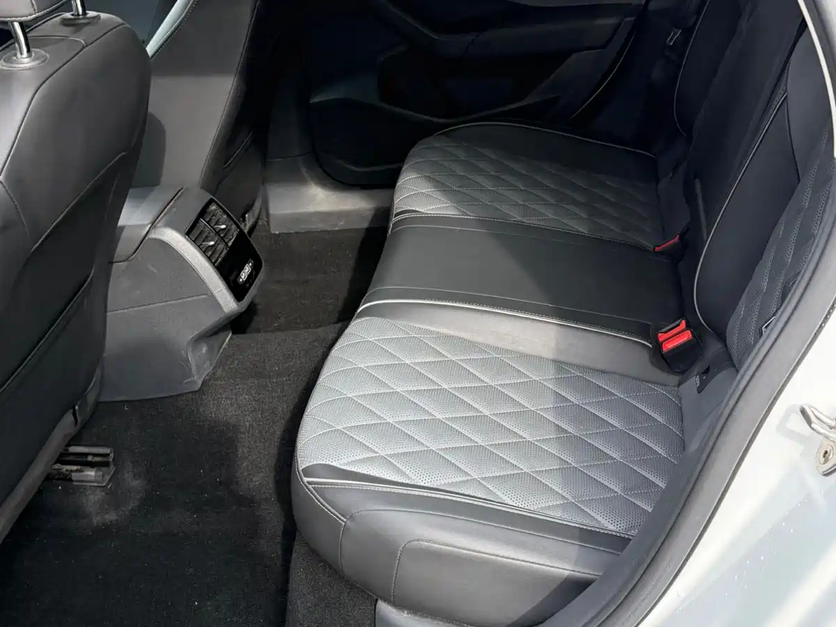 Volkswagen Sagitar 2023 300TSI DSG Surpassing Edition фото 5