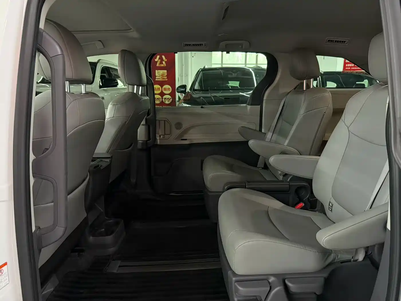 Фото 6 - Toyota Granvia