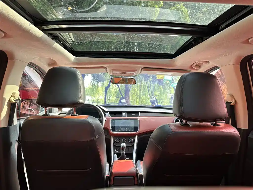 BAIC Huansu S3 2018 2018 1.5L Manual Luxury