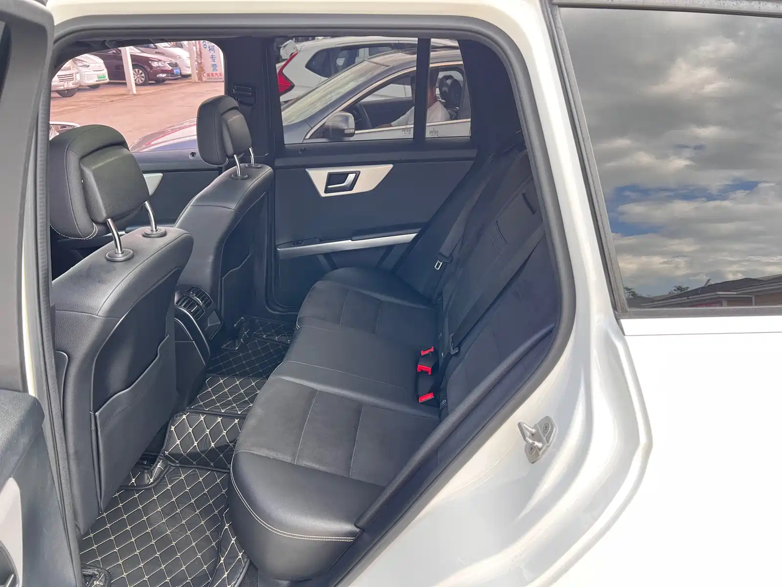 Photo 16 - Mercedes-Benz GLK-Class