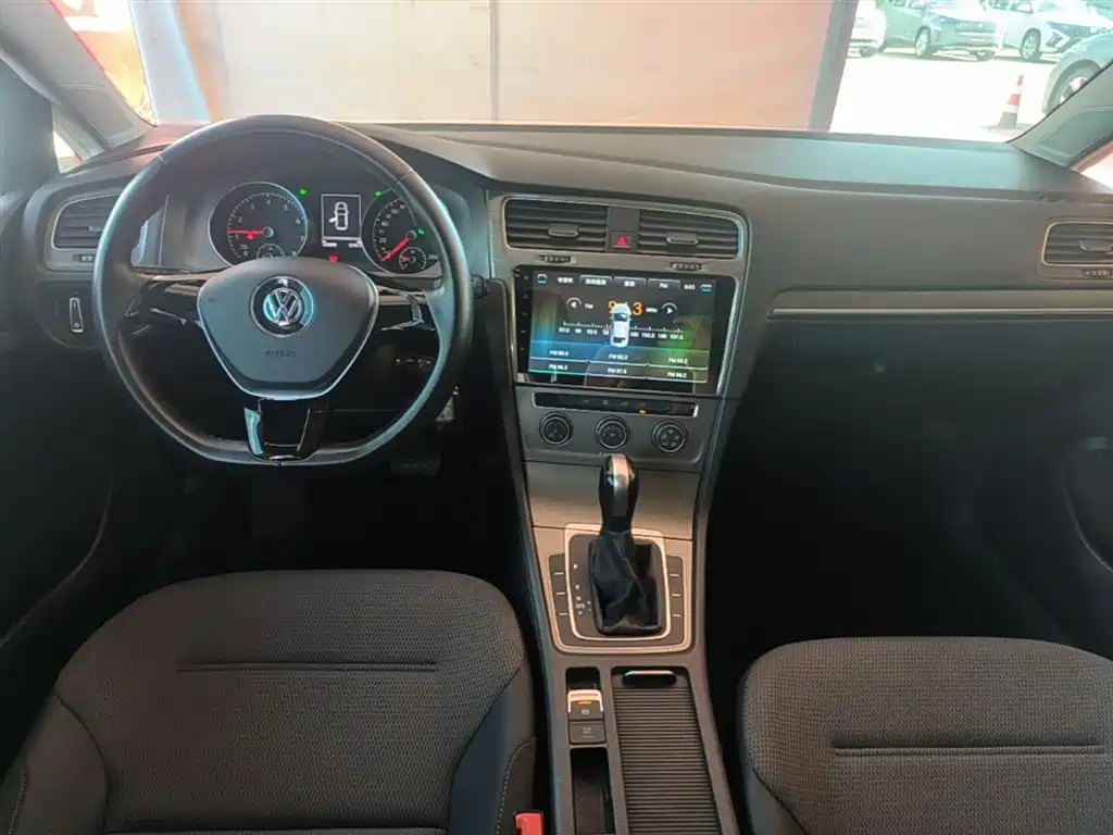 Volkswagen Golf 2016 230TSI Automatic Comfort фото 10