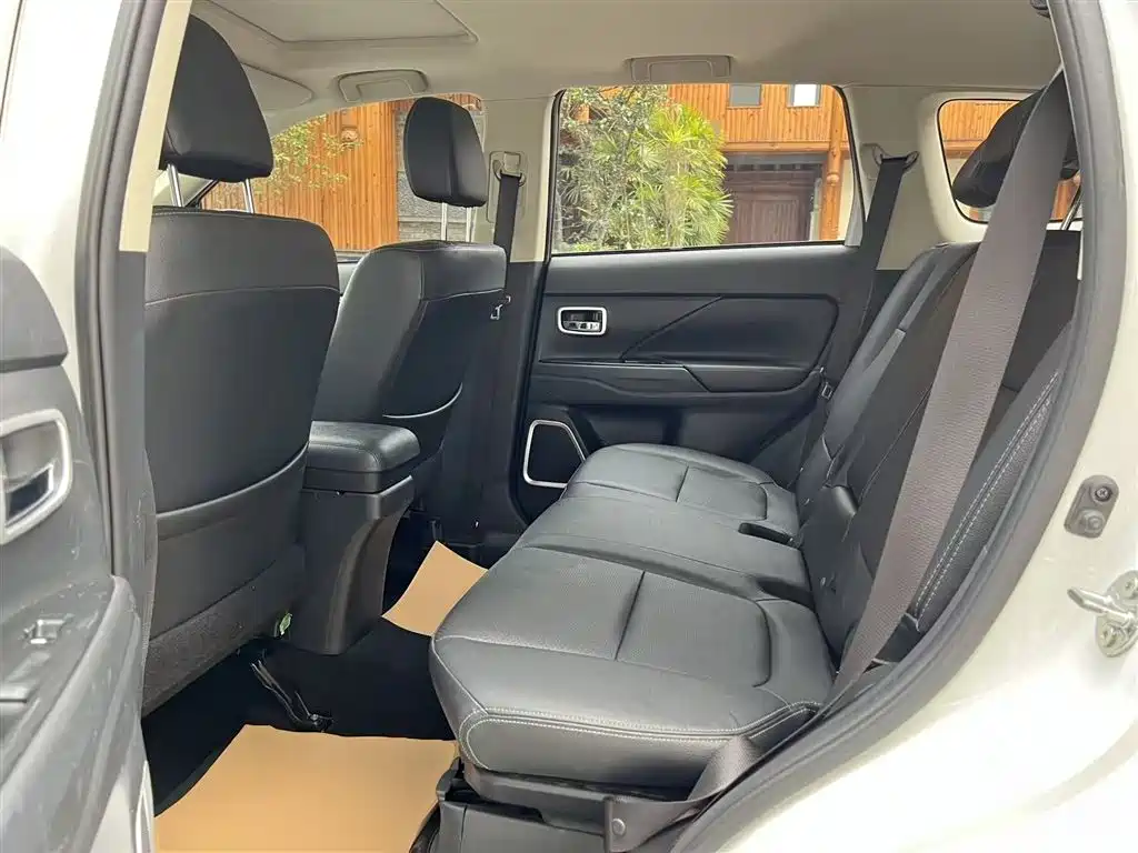 Mitsubishi Outlander 2018 2.4L 4WD Elite Edition 5-seater фото 17