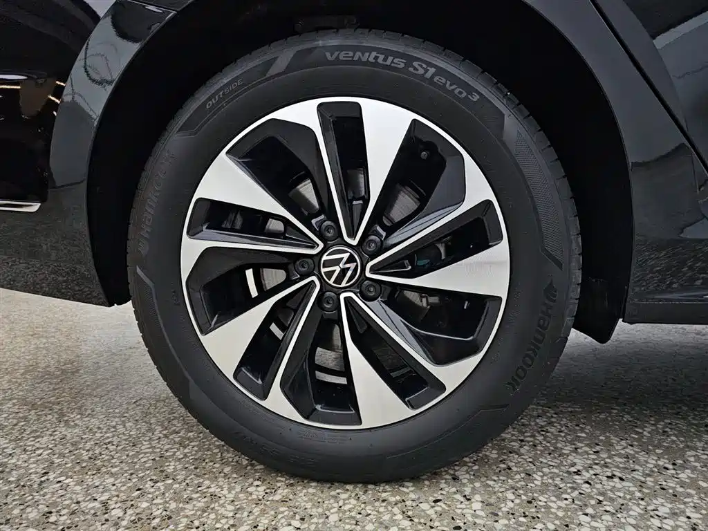 Volkswagen Passat 2024 280TSI Business Edition фото 5