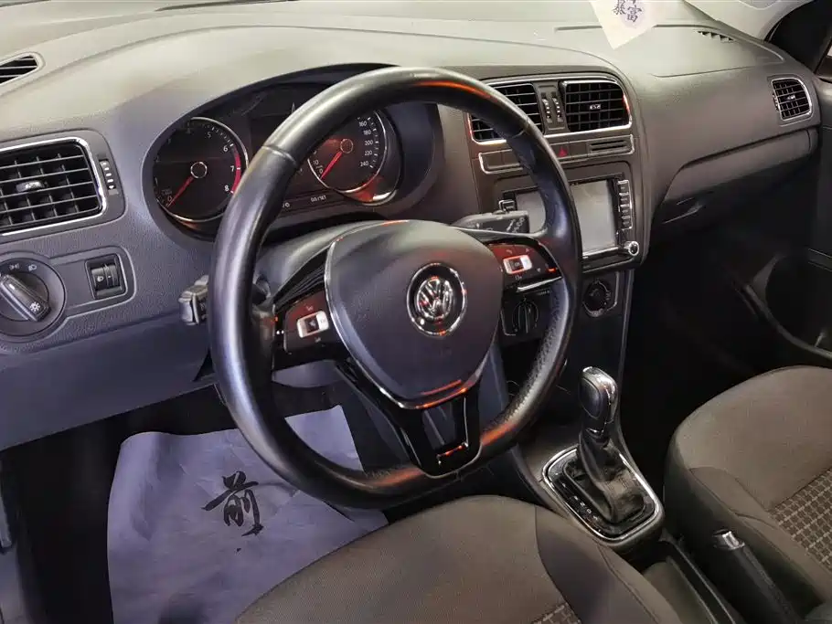 Volkswagen Polo 2016 1.6L Automatic Comfort фото 15