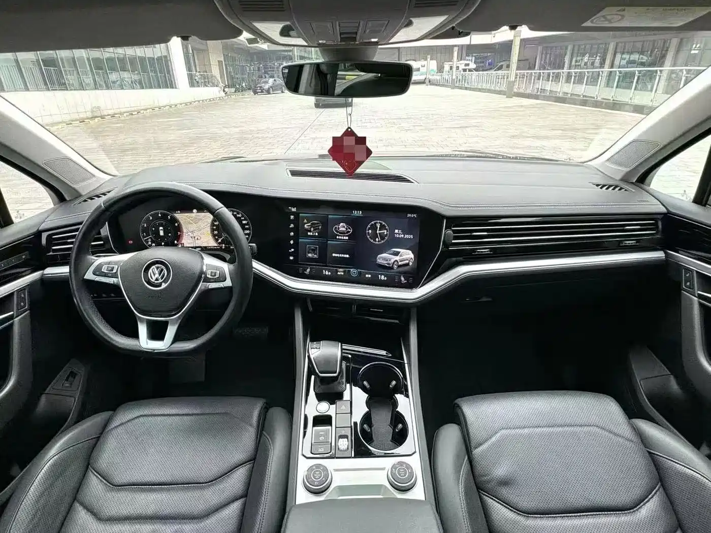 Volkswagen Touareg 2019 3.0TSI Sharp Edge Edition China V фото 8