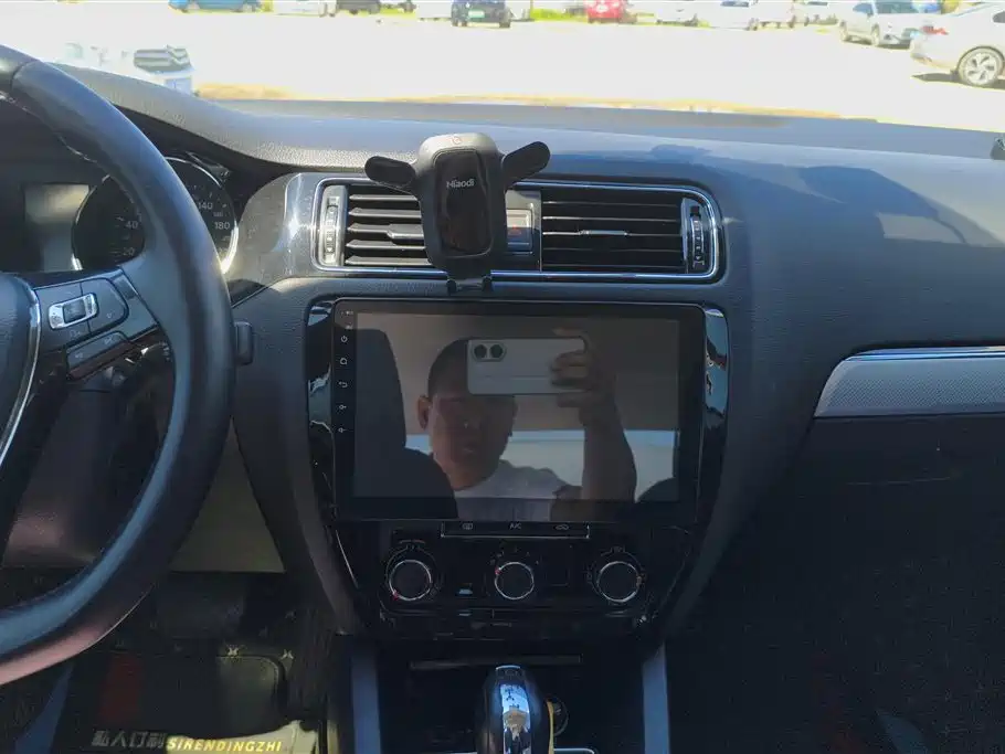 Volkswagen Sagitar 2017 1.6L Automatic Comfort фото 13