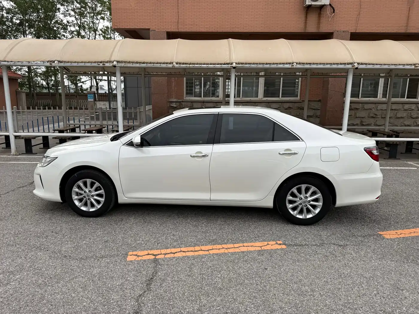 Toyota Camry 2015 2.0E Elite Edition фото 11
