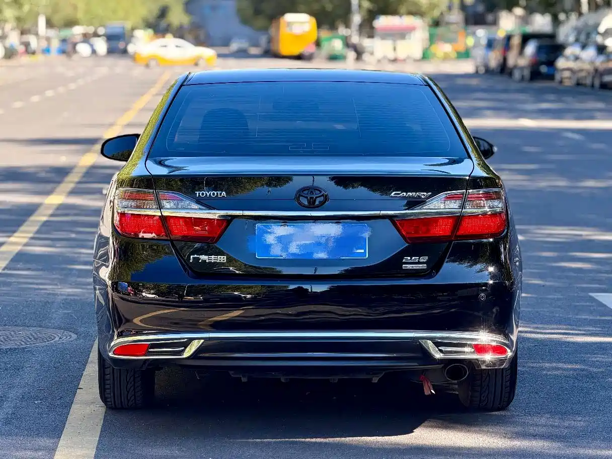 Фото 11 - Toyota Camry