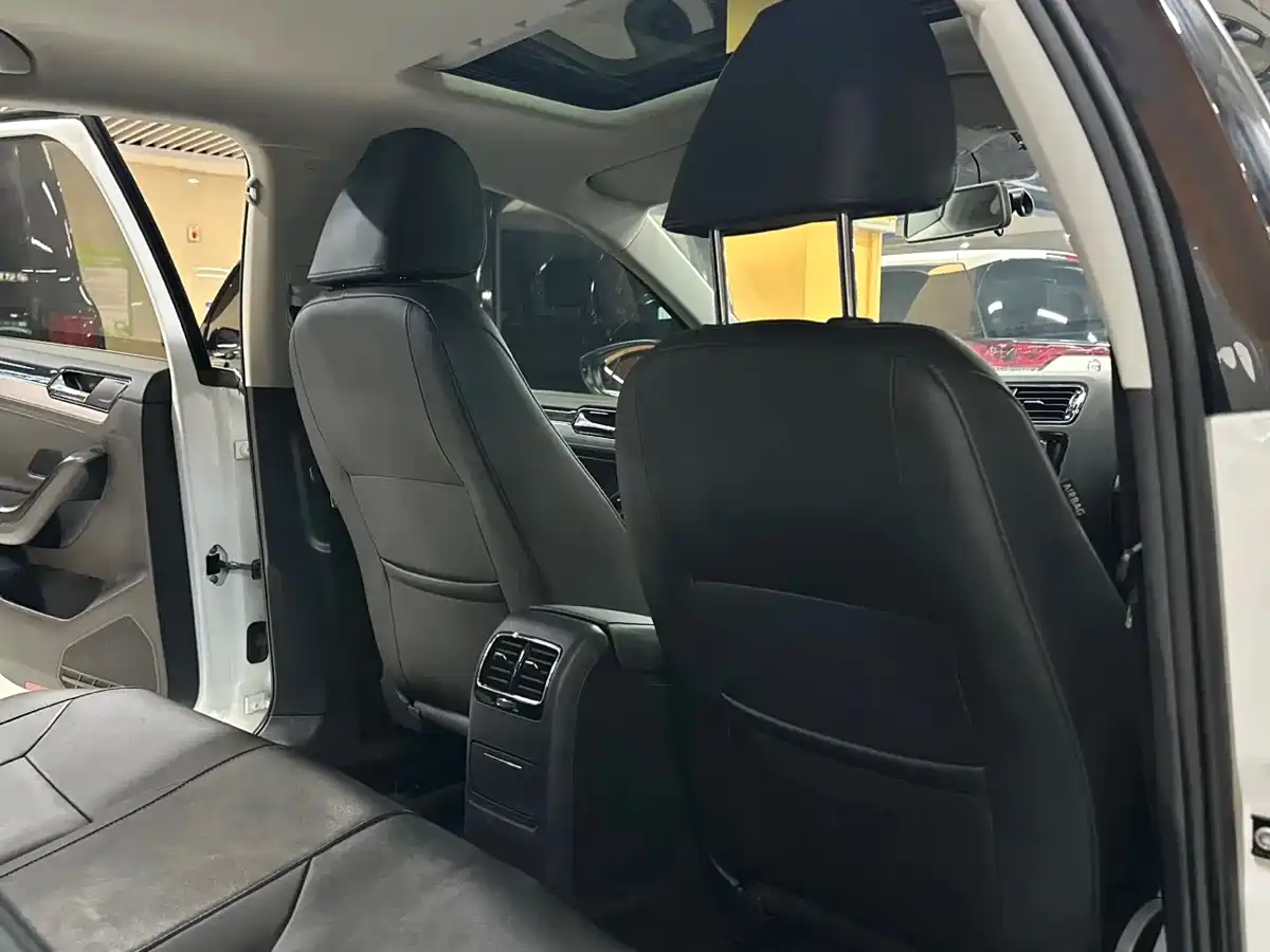 Volkswagen Sagitar 2018 280TSI DSG Spark Edition фото 5