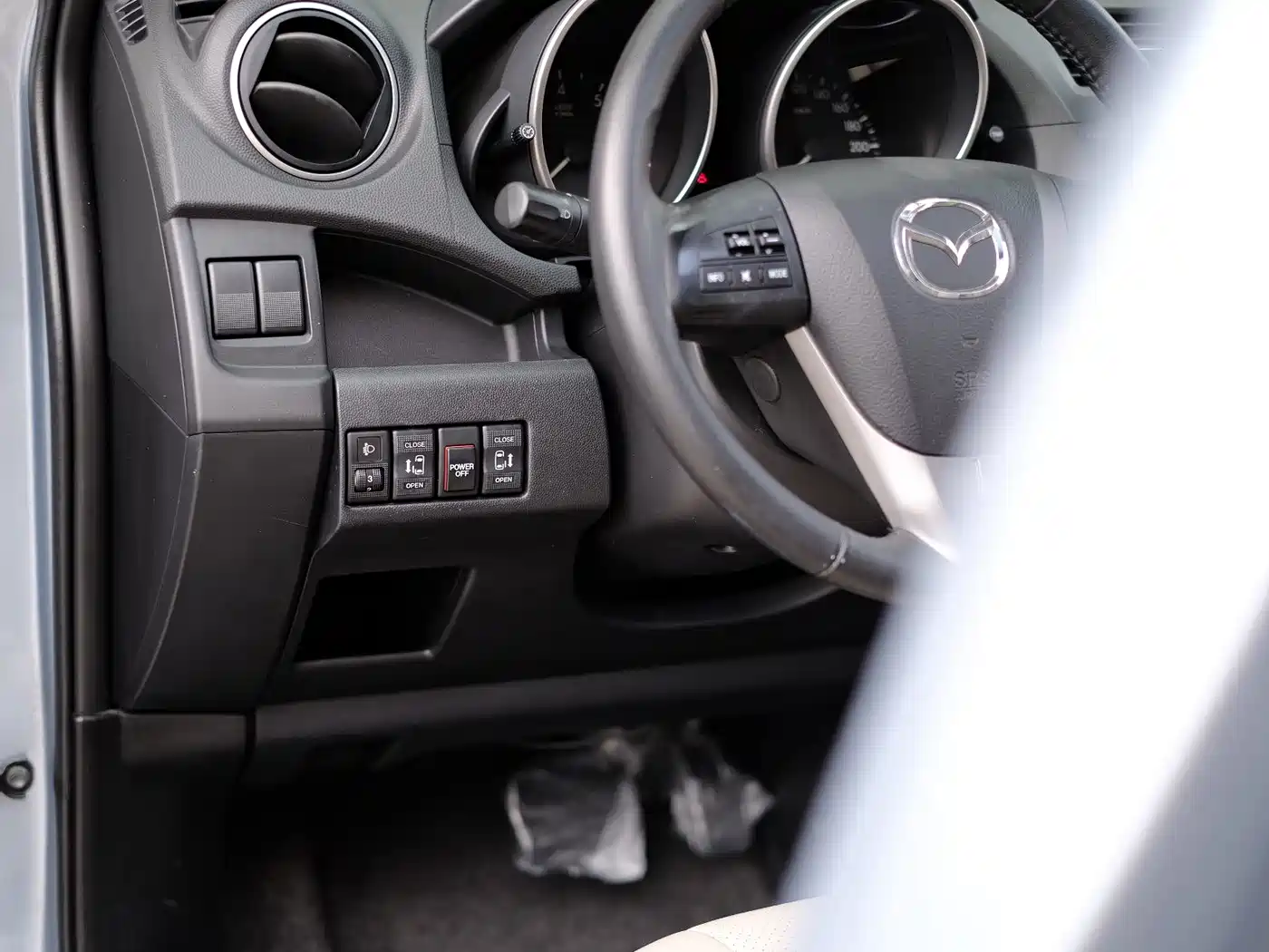 Mazda Mazda5 2012 2011 2.0L Automatic Comfort