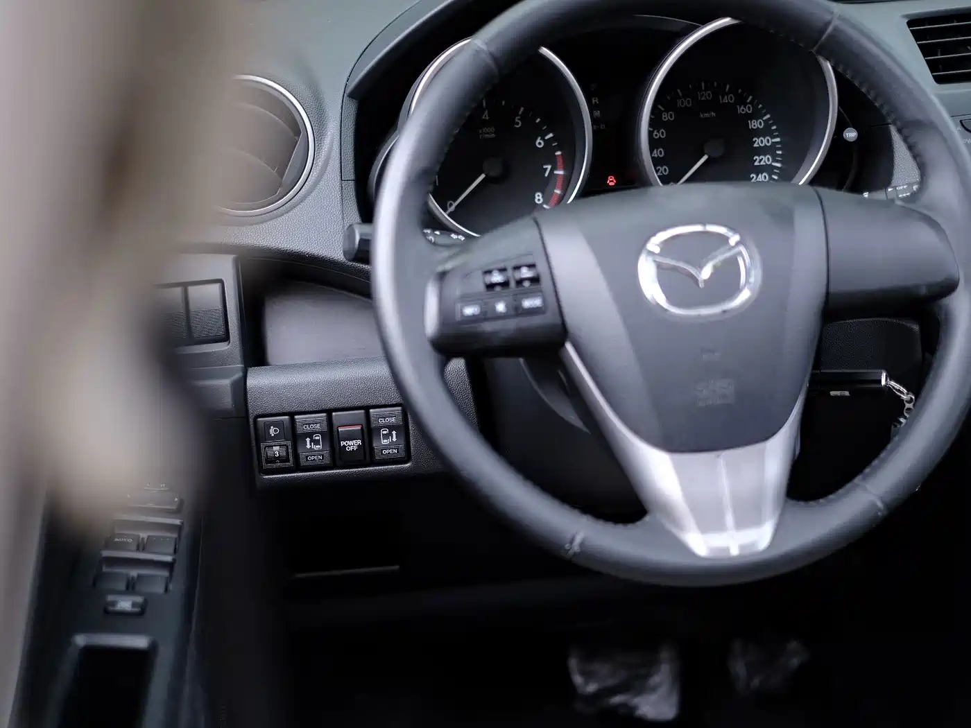 Mazda Mazda5 2012 2011 2.0L Automatic Comfort