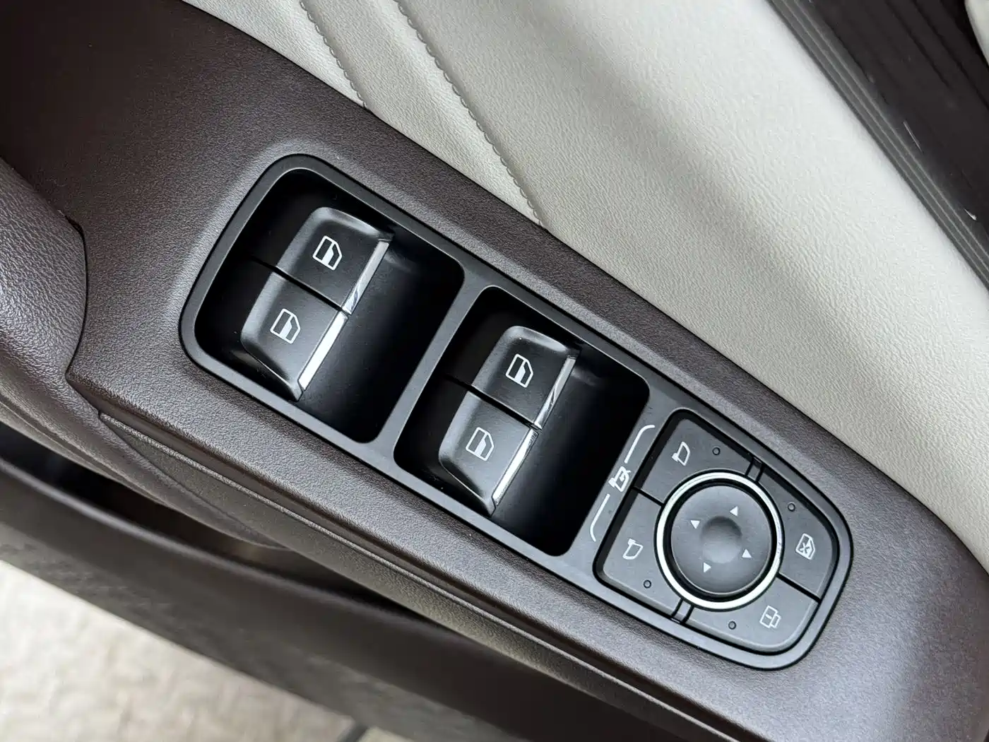 Haval Xiaolong MAX 2023 1.5L Hi4 105 4WD Pilot Edition фото 16