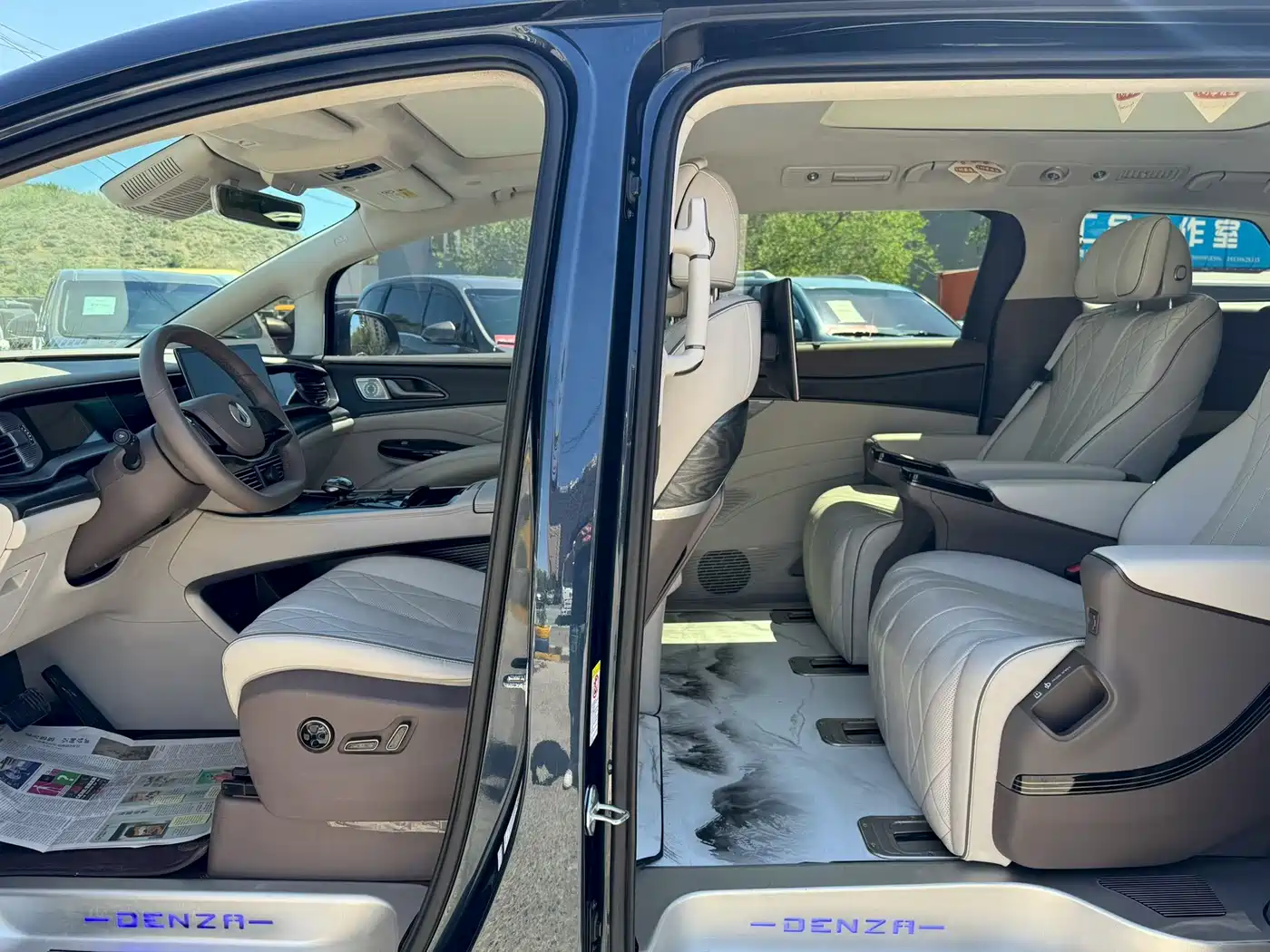 Denza D9 2022 DM-i 970 AWD Flagship фото 6