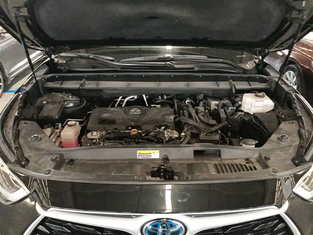 Toyota Highlander 2023 2.5L Smart Hybrid Dual Engine FWD Premium 7-Seater фото 16