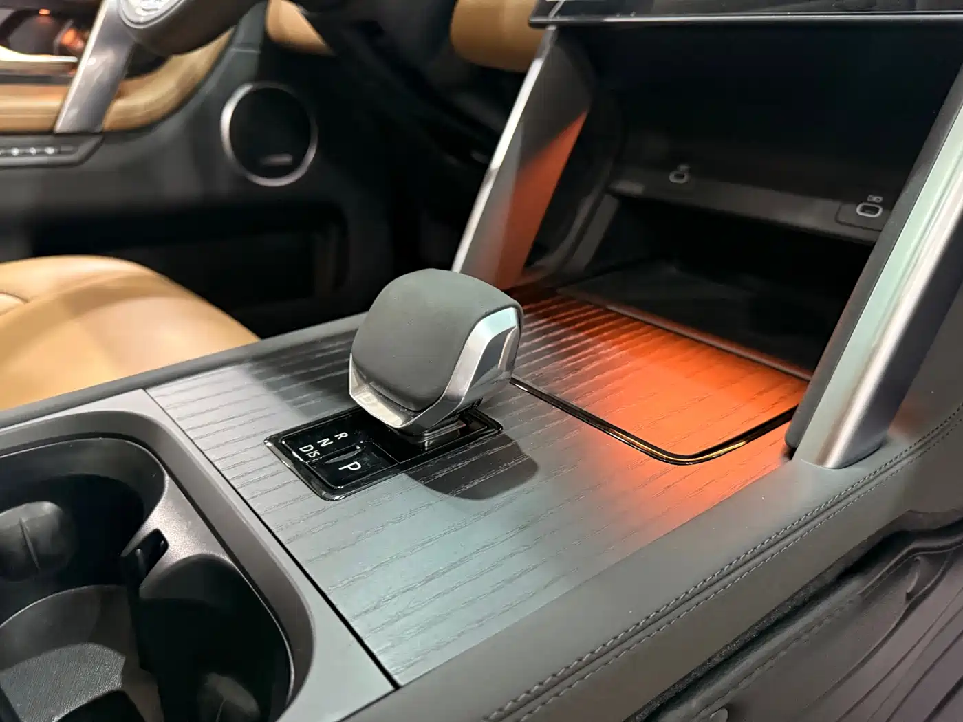 Land Rover Discovery Sport 2024 Luxury Custom Edition фото 10