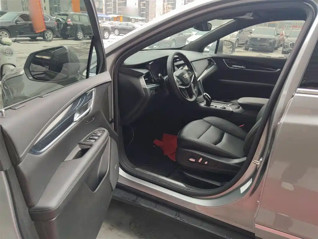 CADILLAC XT5
