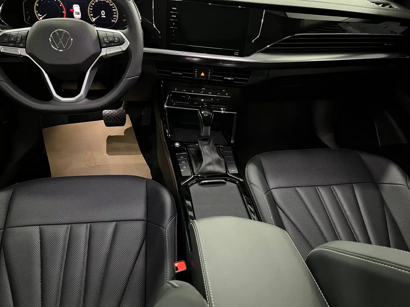 Volkswagen Passat 2025 Outstanding 380TSI Starlight Dragon Soaring Edition фото 10