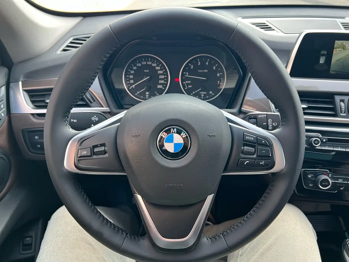 BMW X1 2018 xDrive20Li Premium Model фото 19