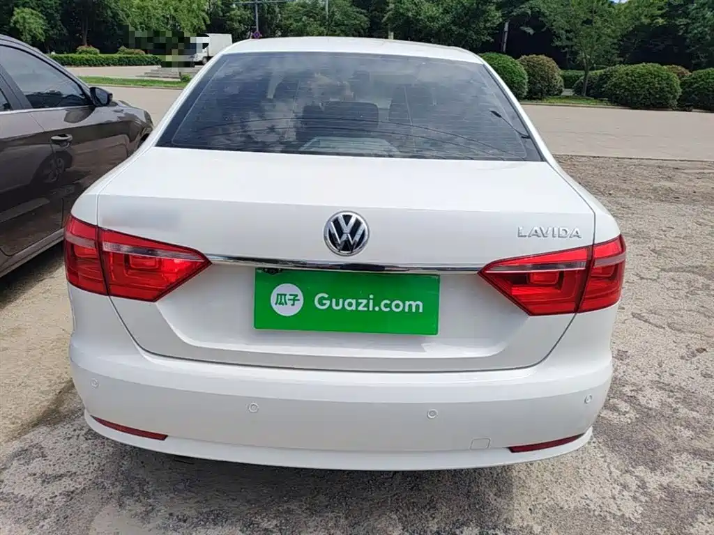 Volkswagen Lavida 2013 Facelift Classic 1.6L Automatic Trend фото 6