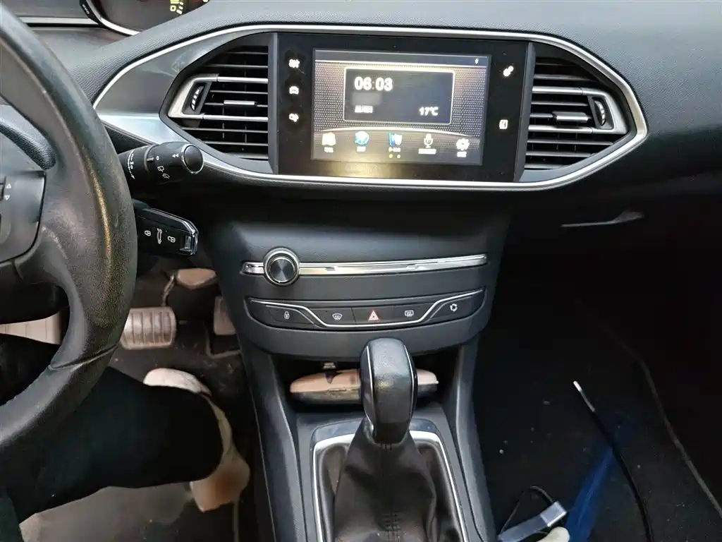 Peugeot 308S 2015 1.2T Auto Dynamic Edition фото 6