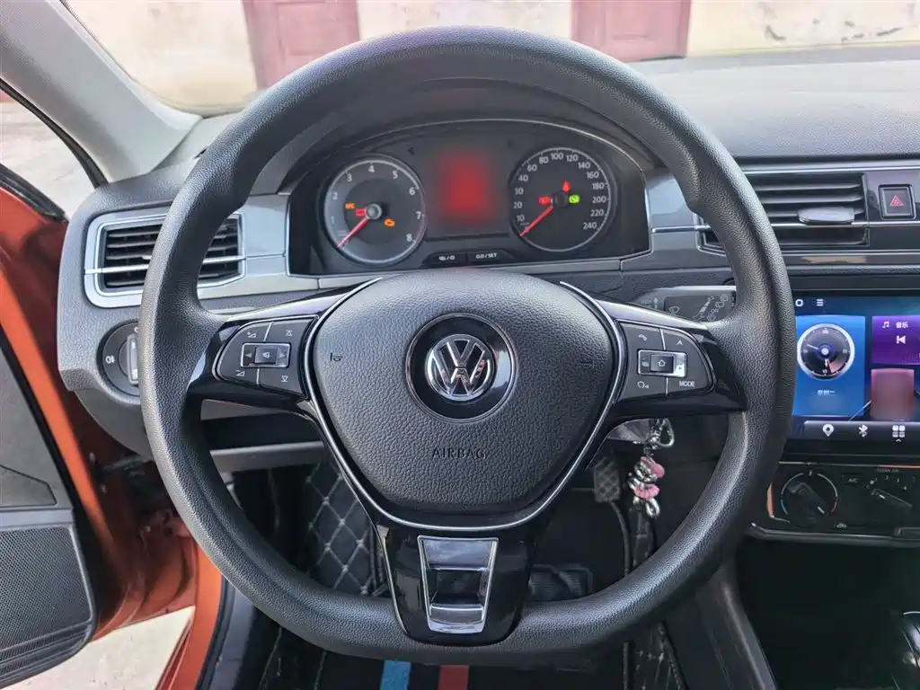Volkswagen Santana 2017 Gran Santana 1.6L Auto Trendline фото 3