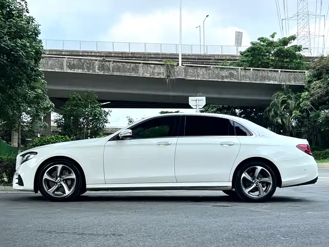 Mercedes-Benz E-Class 2018 E 300 L Sport Fashion — фото 3