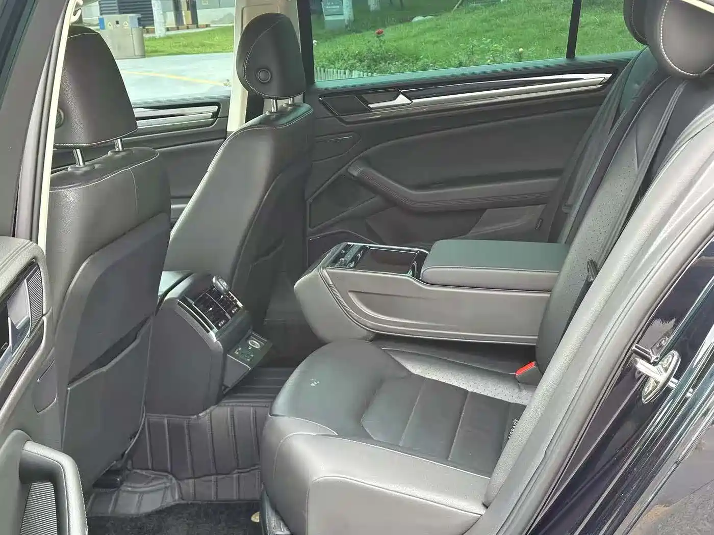 Volkswagen Phideon 2018 Facelift 380TSI FWD Business фото 5