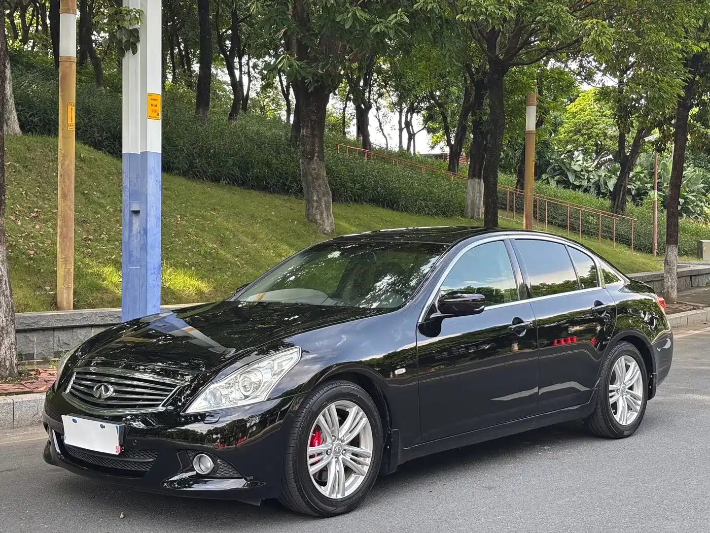 Infiniti G Series 2011 2010 Model G25 Sedan Luxury Sport Edition