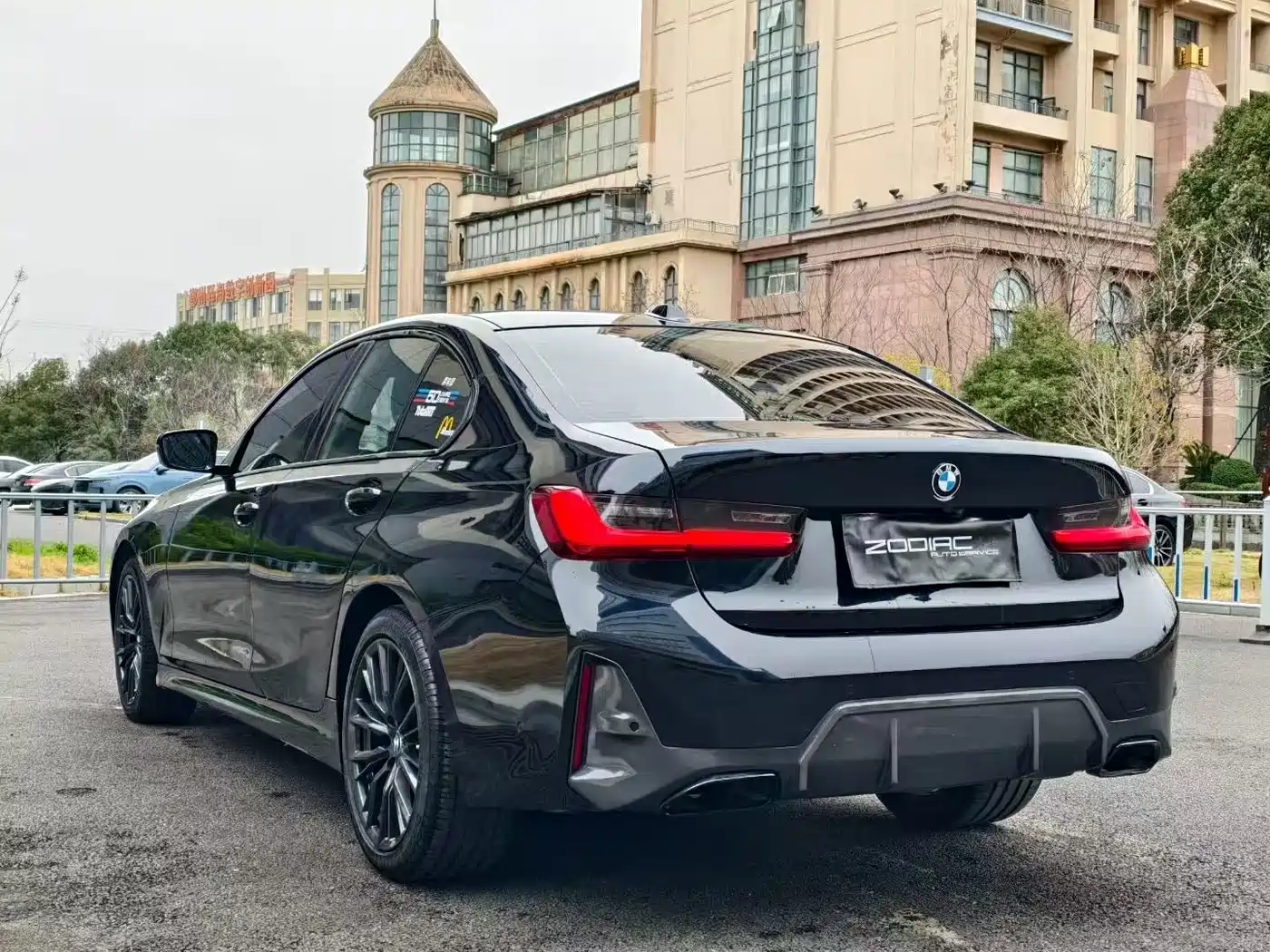 BMW 3 Series 2023 330Li M Sport Dark Night Package фото 7
