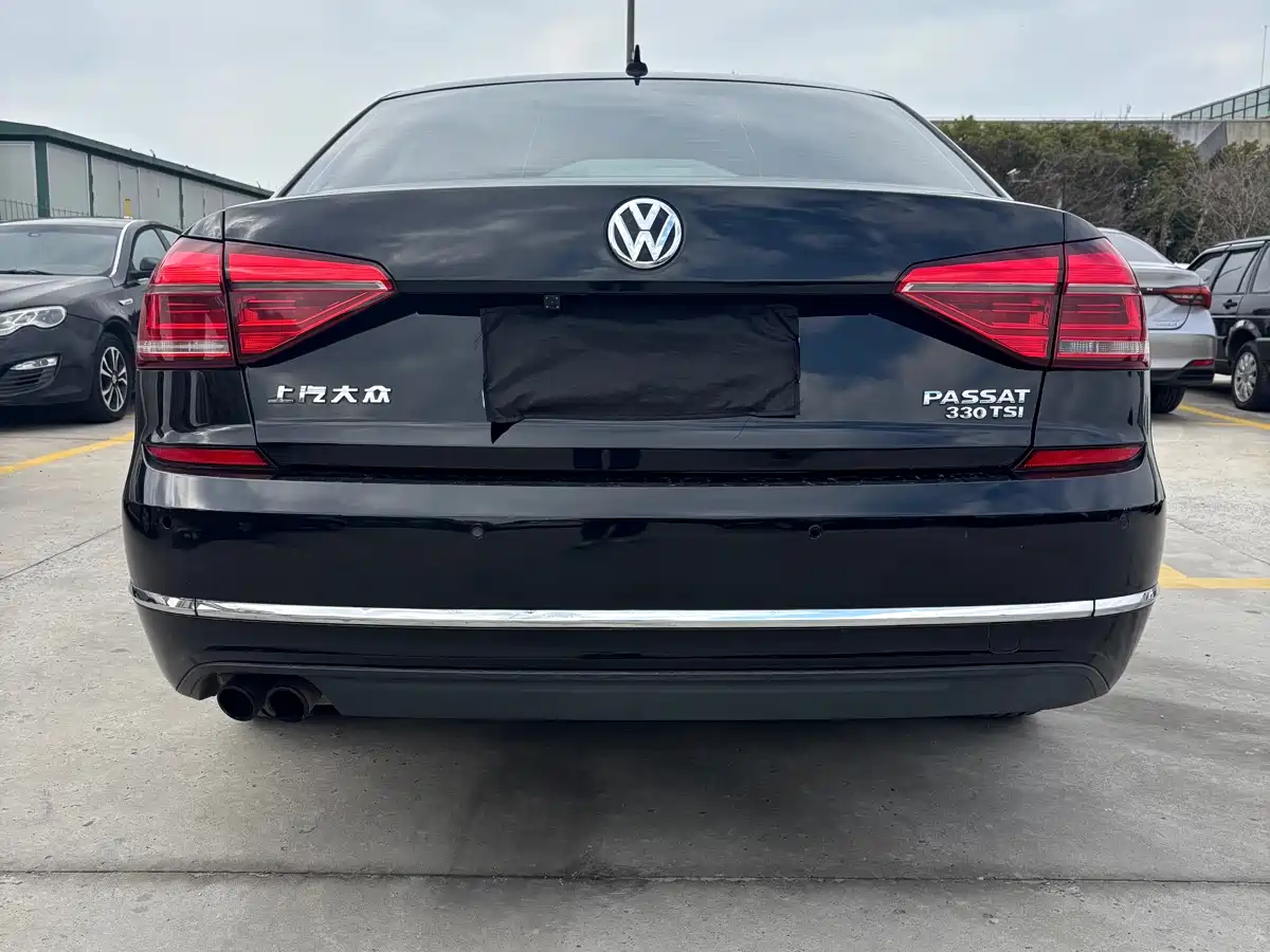Volkswagen Passat 2015 1.8TSI Automatic Prestige Edition фото 9