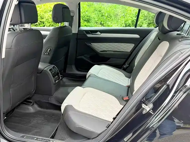 Volkswagen Magotan 2023 Model 2 Million Commemorative Edition 330TSI DSG Luxury фото 6
