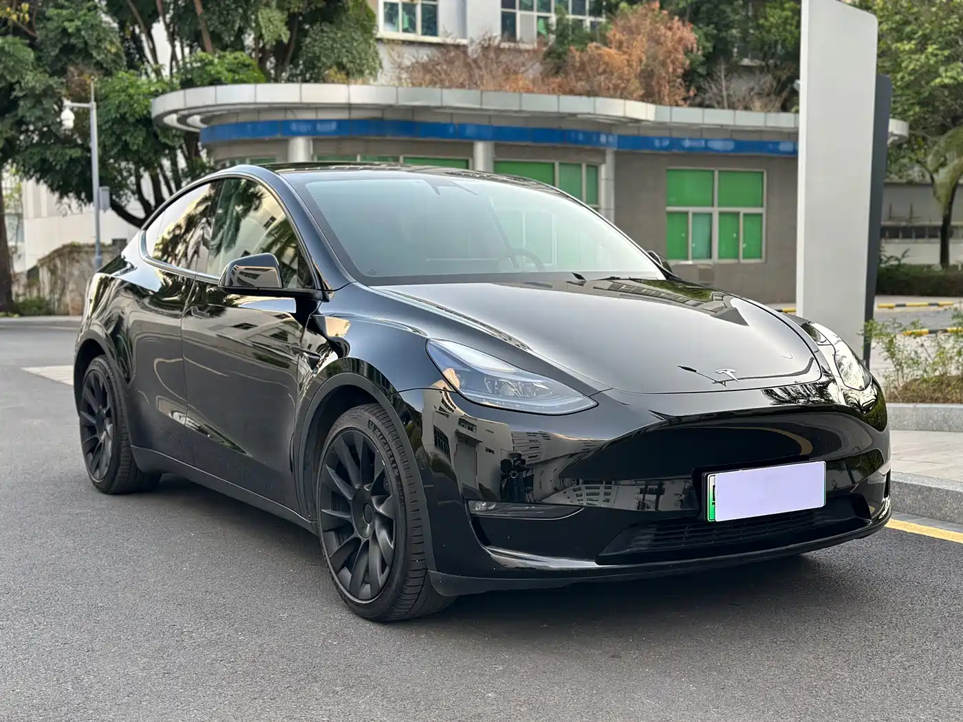 TESLA MODEL Y