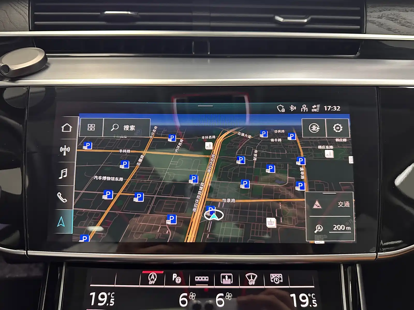 Фото 18 - Audi A8