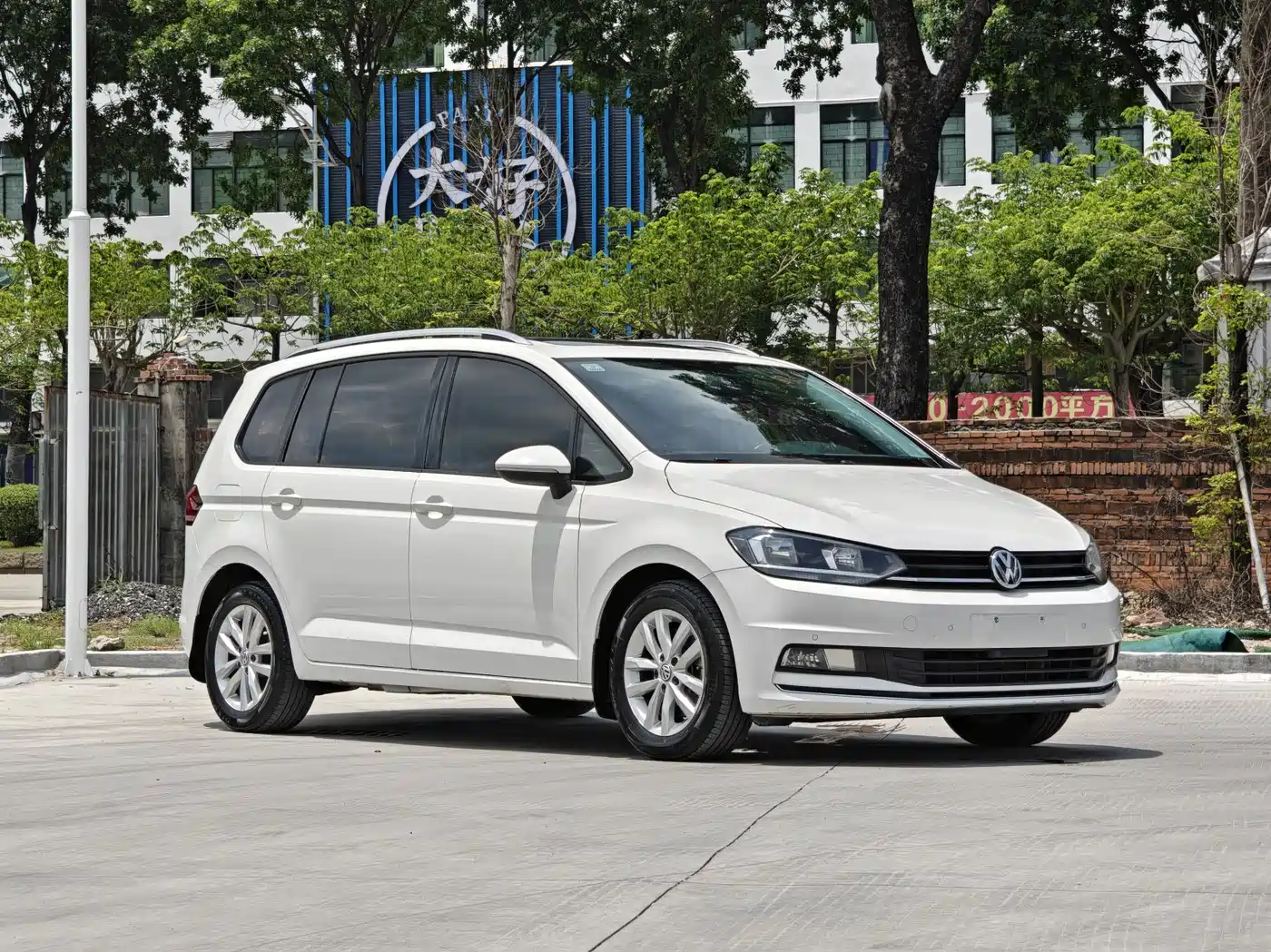 Volkswagen Touran 2018 Touran L 280TSI DSG Comfort 7-seater China V фото 3