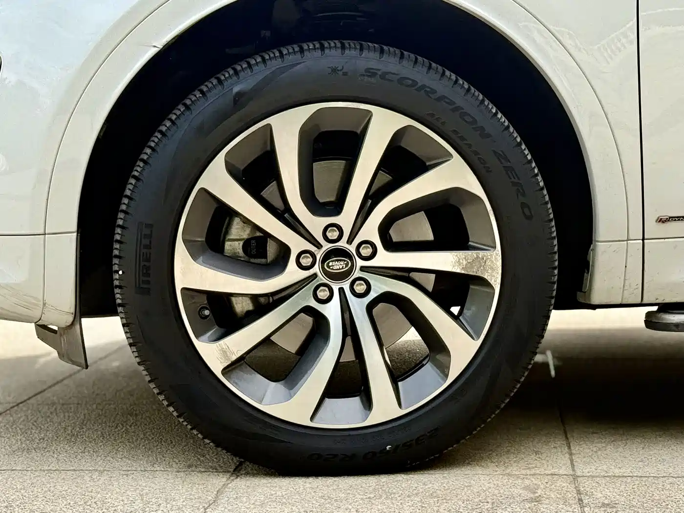 Land Rover Discovery Sport 2020 249PS R-Dynamic Performance фото 5
