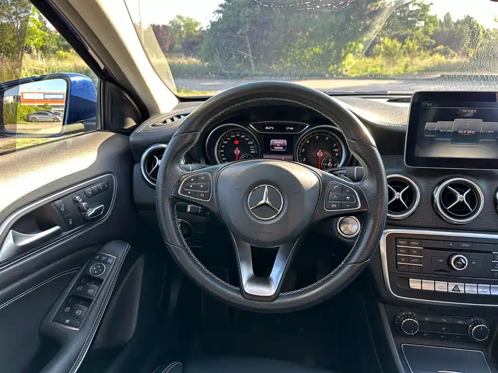 Mercedes-Benz GLA 2017 GLA 200 Fashion фото 18