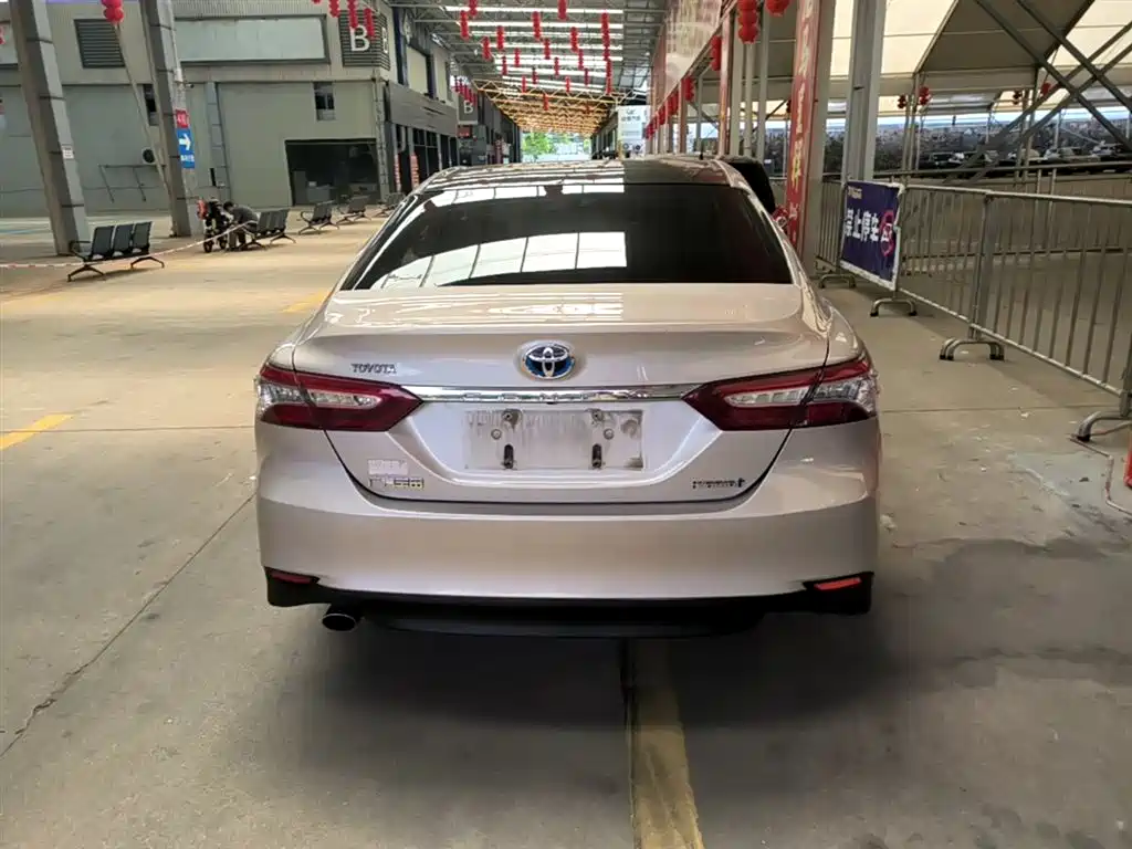Toyota Camry 2018 Hybrid 2.5HG Luxury Edition фото 6