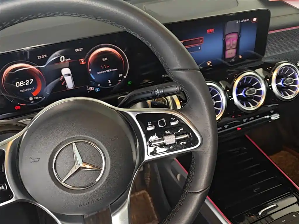 MERCEDES-BENZ GLB