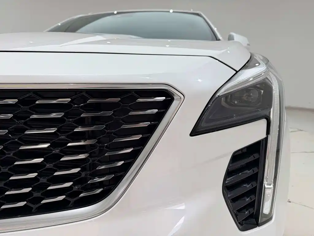 Фото 9 - Cadillac XT4