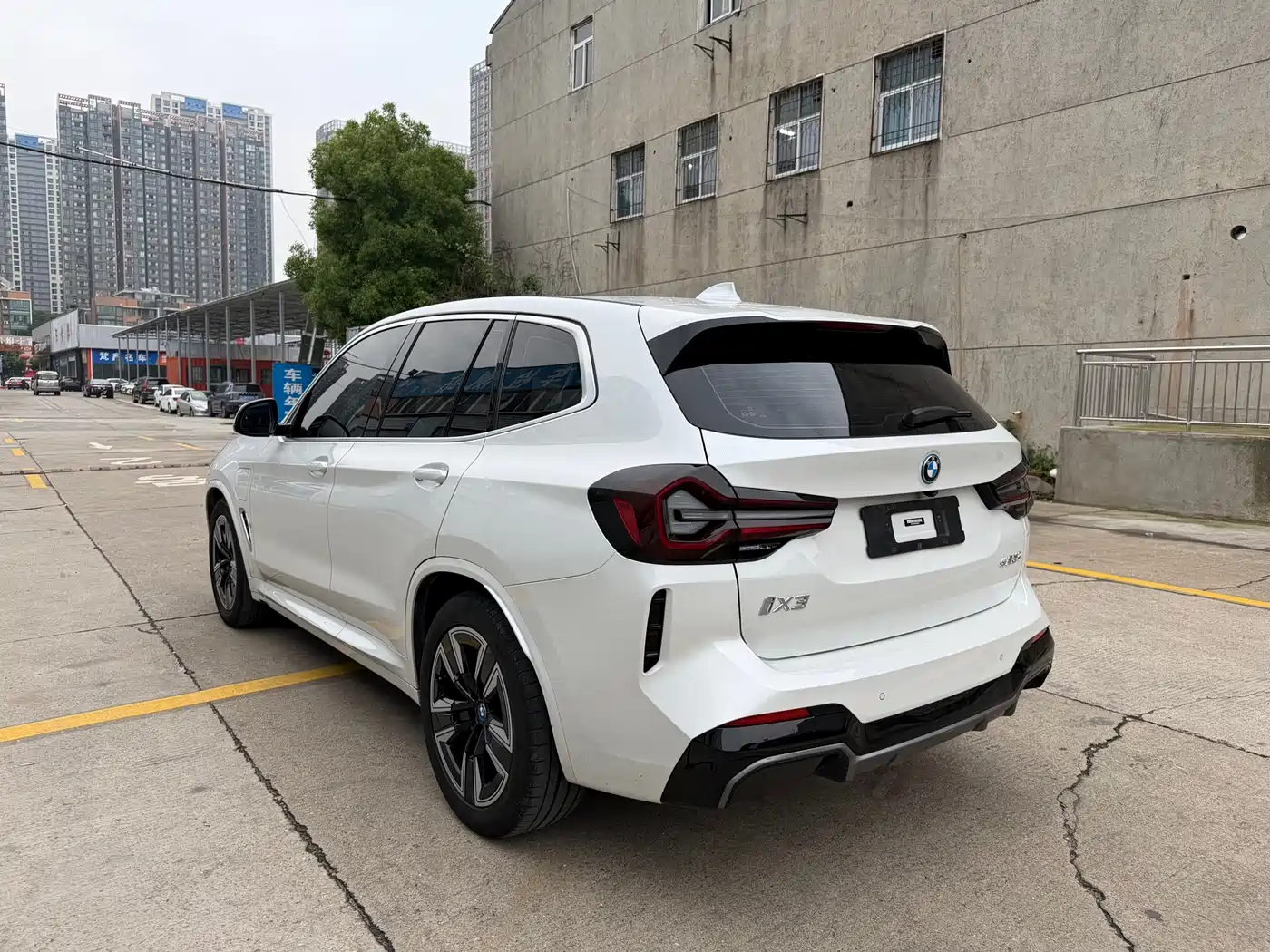 BMW iX3 2023 Leading Type фото 13
