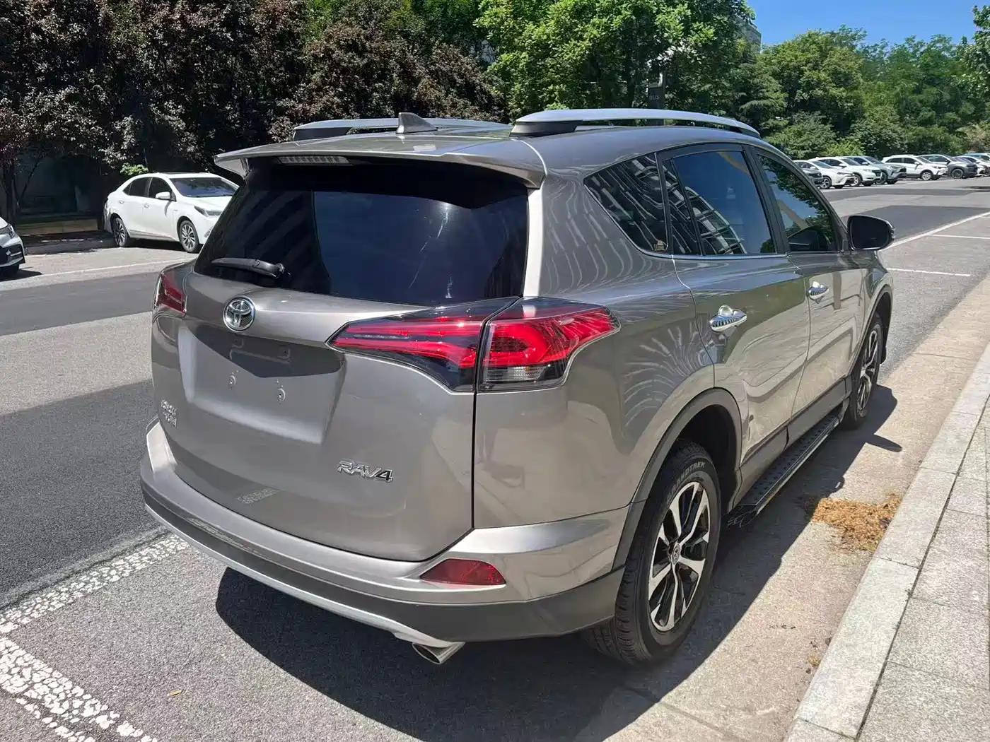 Toyota RAV4 Rongfang 2019 2.0L CVT 2WD Zhishang Edition China VI фото 3