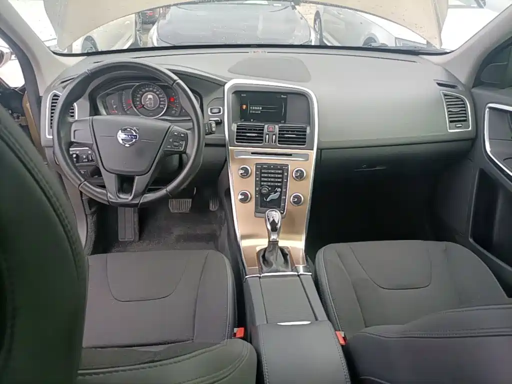 Фото 10 - Volvo XC60