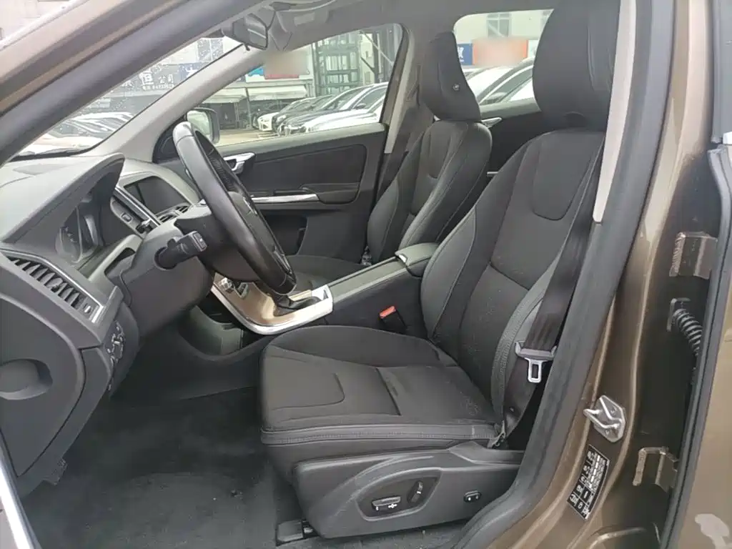 Фото 15 - Volvo XC60