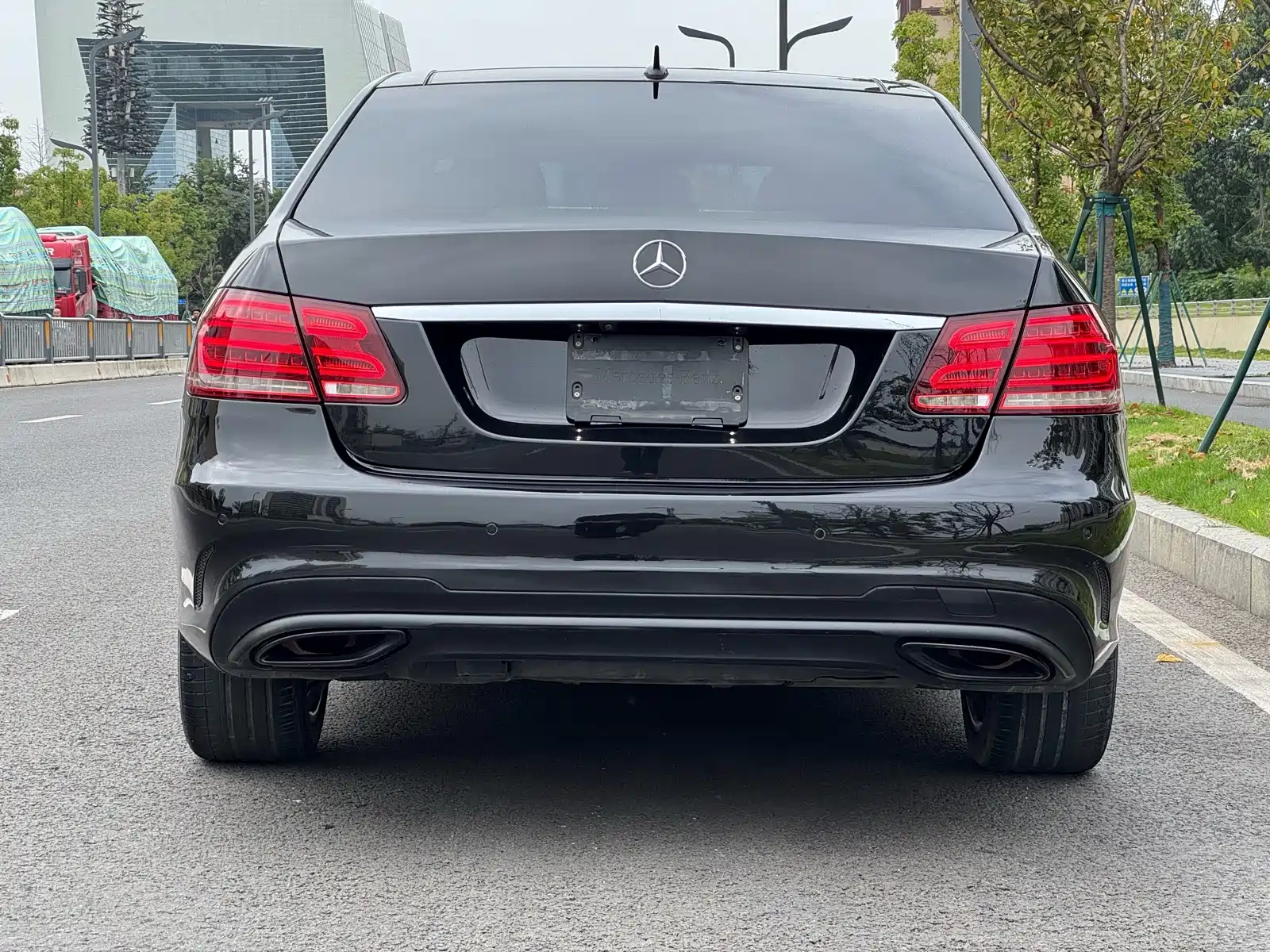 Фото 17 - Mercedes-Benz E-Class