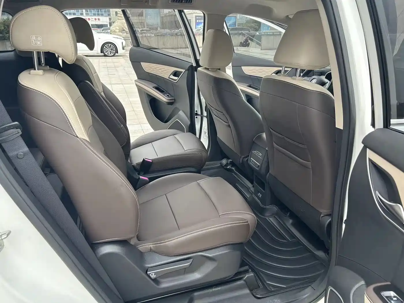 BYD Song MAX New Energy 2022 DM-i 105KM Executive Edition фото 18