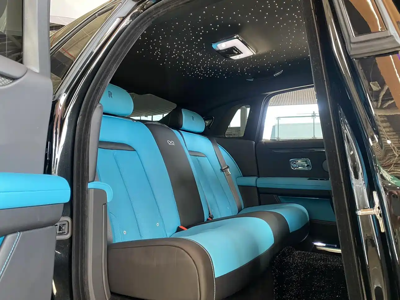 Rolls-Royce Ghost 2024 6.7T Black Badge фото 15