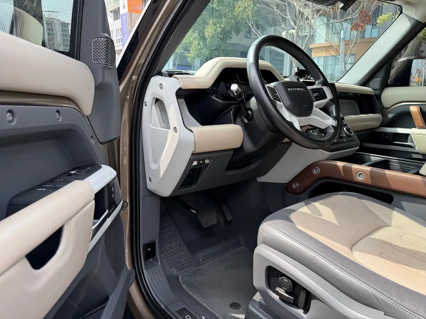 Land Rover Defender 2022 110 P400 X-DYNAMIC HSE фото 4