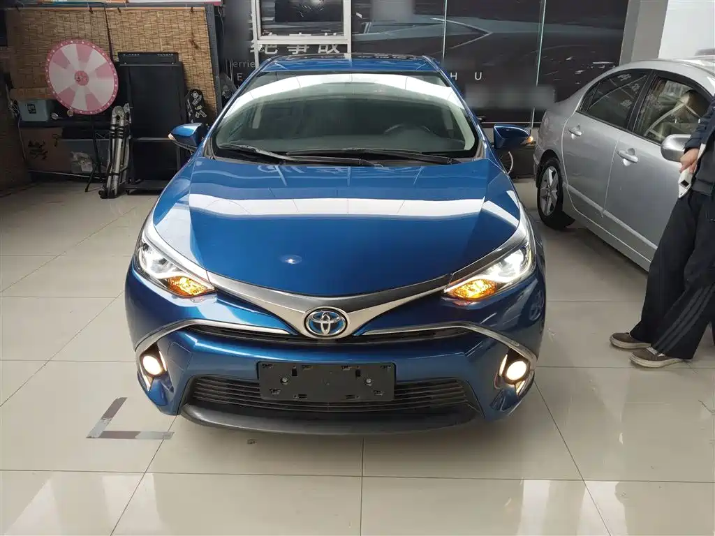 Toyota Levin 2016 Hybrid 1.8H GS E-CVT Elite Sunroof фото 3