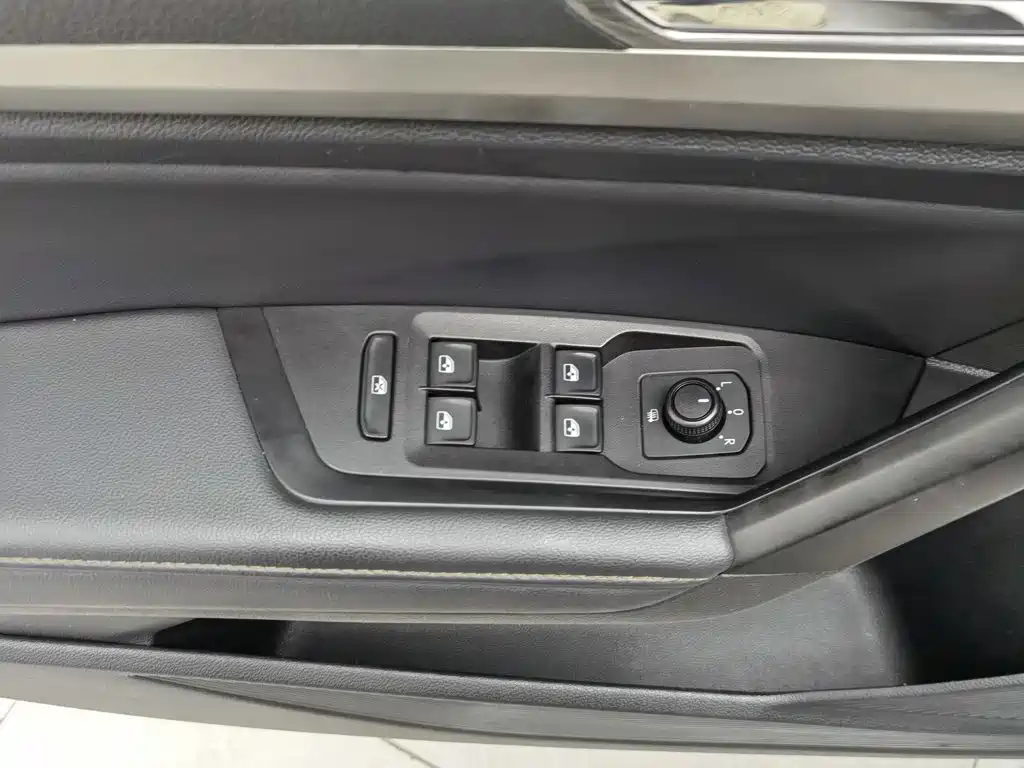 Фото 9 - Volkswagen Lavida